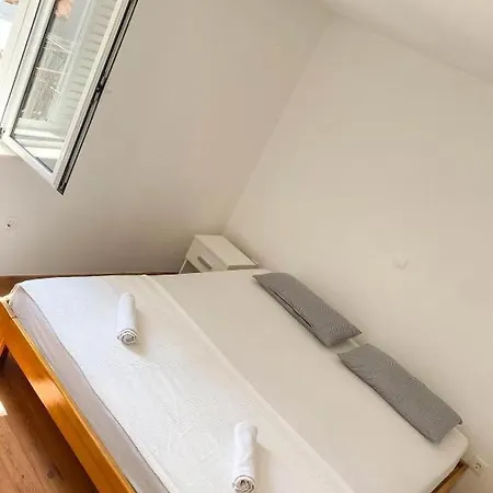Nude Oasis Apartman *