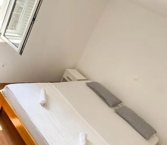 Nude Oasis Apartment *